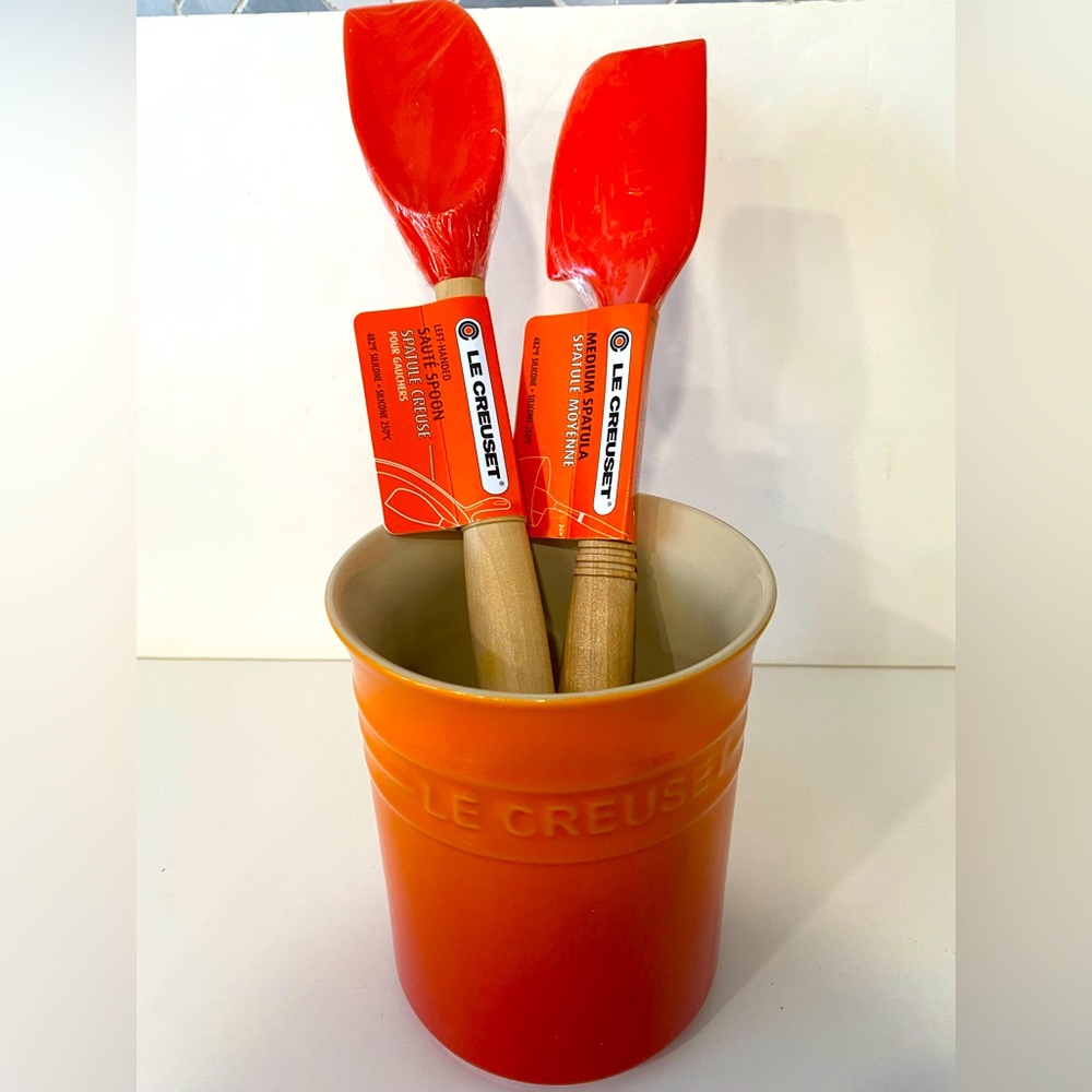 NWT Lot of 3 Le Creuset Utensil Crock Holder and 2 Spatulas Left/Right Handed